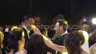 بالصور.. أحمد شامي يحتفل بزفافة في حضور أعضاء فريق «واما»