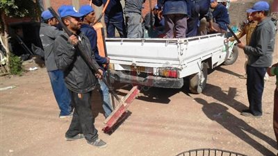 بالصور.. رفع 20 طن قمامة وتحرير 8 محاضر في حملة بسوهاج