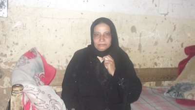 والدة شهيد رفح تطالب مرسى بالتحقيق فى واقعة استشهاد ابنها