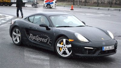 بالصور.. لقطات جاسوسية لسيارة بورش كايمان GTS في الثلج