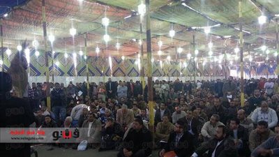 بالصور.. الإخوان يؤدون صلاة الجمعة بالصالة المغطاة والمستقلين بالمسجد