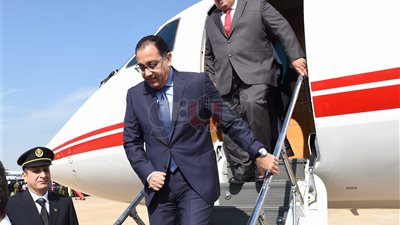 مدبولي يصل جنوب السودان.. ونائب الرئيس يستقبله بمطار جوبا