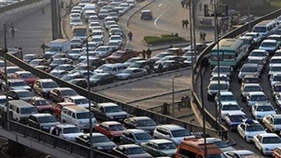 كثافات مرورية بكوبرى أكتوبر نتيجة زيادة الأحمال