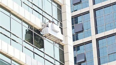 عامل «سقالة جامعة الدول»: قدمي انزلقت ودقائق فصلتني عن الموت