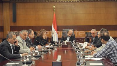 بالصور .. اجتماع طارئ بمجلس الوزراء لمتابعة حادث سقوط الطائرة الروسية