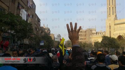 بالصور.. مسيرة للإرهابية بالمعادى رافعين إشارات رابعة