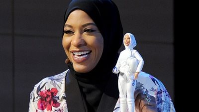 بالصور.. أول دمية باربي محجبة لتكريم لاعبة مسلمة
