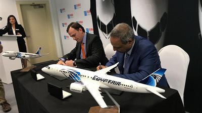 تفاصيل توقيع «مصر للطيران» صفقة لشراء 12 طائرة