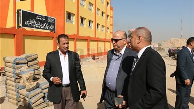 محافظ القاهرة: فسخ التعاقد مع أي متعهد يتراخى في أعمال النظافة (صور)