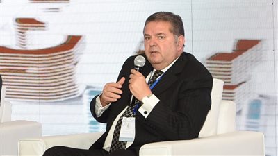 وزير قطاع الأعمال يشهد عروض شركات عالمية في تكنولوجيا المعلومات