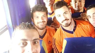 بالصور.. لاعبو المقاصة يلتقطون الصور خلال معسكر الفيوم