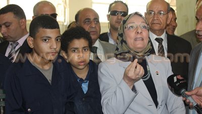 بالفيديو والصور..