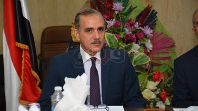 محافظ أسيوط يشارك لأول مرة في اجتماع مجلس الجامعة (صور)