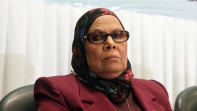 آمنة نصير تطالب الأئمة بالجلوس بعد الصلاة للإجابة على أسئلة الناس