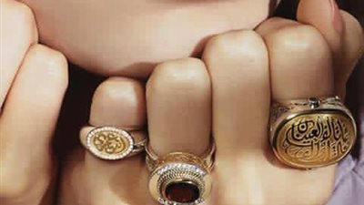 بالصور.. عزة فهمي تطلق أحدث مجموعة حلي بالنقوش العربية