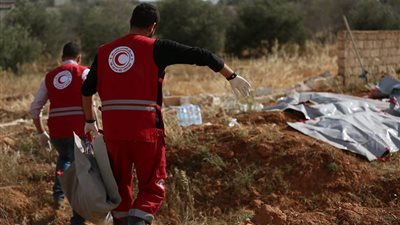 استخراج جثث لعناصر من داعش مدفونة بمدرسة في سرت