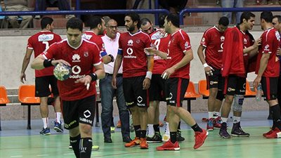 «يد الأهلي» تهزم الزمالك 25/ 22 بالدوري