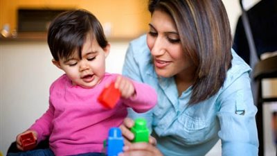 4 أمور تؤثر على قدرات طفلك العقلية.. المشروبات الغازية تضعف الذاكرة.. الوجبات السريعة تقلل نسبة الذكاء.. إدمان مشاهدة التليفزيون يسبب الغباء.. والضرب والتعنيف بالقائمة