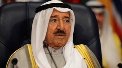 أمير الكويت لنواب الأمة: متمسكون بالديمقراطية ونرفض العبث