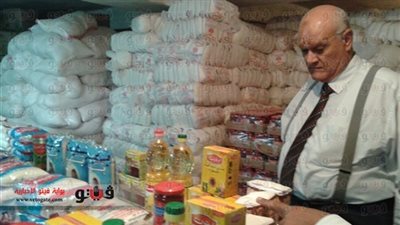 مسئول يطالب بمنع استيراد السلع المتوفرة محليا للحد من نزيف الدولار