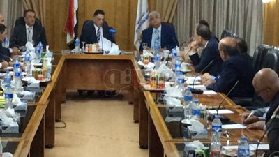 «النقل» تطالب بتطبيق شروط المواصفات القياسية على السيارات المستوردة