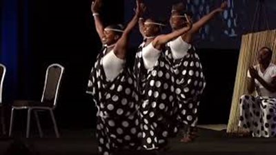 «أوروكيريرازا».. فرقة باليه رواندية تعرض على مسرح شباب العالم