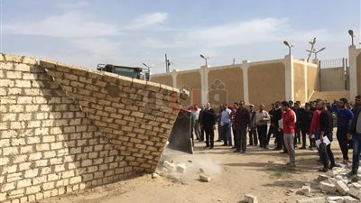 بالصور.. إزالة 15 حالة تعدٍ على أملاك السكك الحديدية بالقليوبية