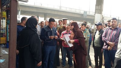 بالصور.. حملة لإزالة الأكشاك المخالفة في شبرا الخيمة