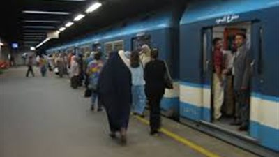 محطات المترو تتحول إلى عيادات توليد.. كردون أمني بـ«حلمية الزيتون» لوضع سيدة طفلها.. مسعف بمحطة «السادات» يولد أخرى في مكتب الناظر.. وطبيبة «نسا» تساعد امرأة على الولادة