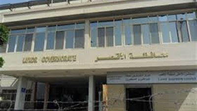 غرامة 3 آلاف جنيه لسيارة قمح أغلقت كوبري الحبيل بالأقصر