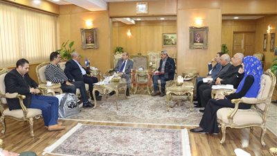 محافظ دمياط: التعاقد مع شركة نظافة للقرى والمراكز