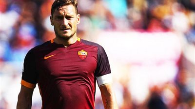 4 إيطاليين فازوا بجائزة «القدم الذهبية»