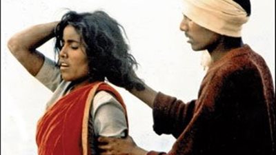 أغرب عادات الزواج في العالم.. ضرب العريس بالعصا ليصل لعروسه بالصين.. والد العروس يحملها على ظهره بأندونيسيا... علقة ساخنة للعريس في الصومال.. وعادات الهند الأكثر غرابة