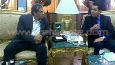 وزير البيئة ومحافظ الشرقية يناقشان التعامل مع مخلفات الزراعة