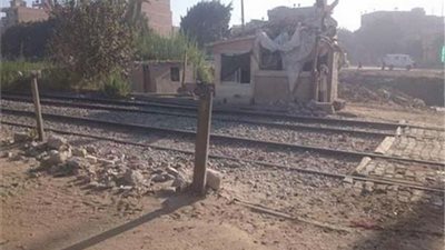 استمرار غلق مزلقان الدكمى أمام حركة المرور بسبب أعمال تطويره