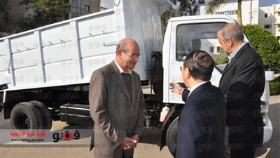 الجيزة تستلم سيارتي نظافة هدية من الصين