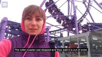 بالفيديو والصور.. تعلق 16 شخصا رأسا على عقب في لعبة «ملاهي روسية»