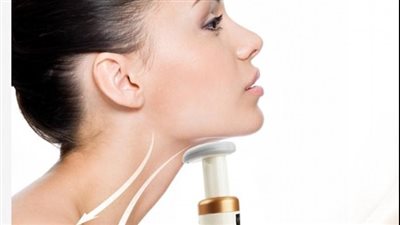 بالفيديو والصور.. أداة للتخلص من الذقن المزدوجة تشعل فيس بوك