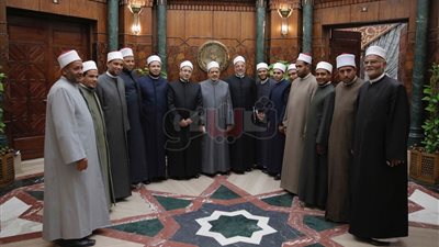 شيخ الأزهر يلتقي بوعاظ مجمع البحوث ويحثهم على التفاعل مع المواطنين