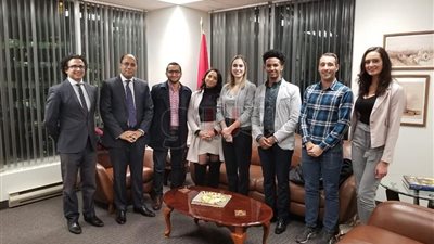 أبو زيد يلتقي الشباب الكندي المشارك في منتدى شباب العالم (صور)