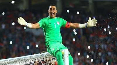 الحضري يهنئ قائد الدراويش في عيد ميلاده