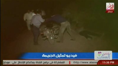 بالفيديو.. لحظة تمثيل قاتل والده للجريمة في الشرقية