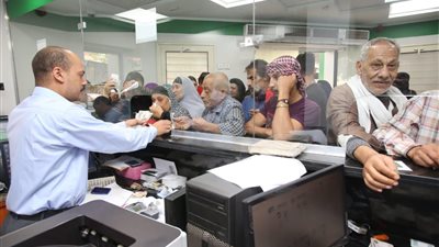 إقبال على شراء كراسات شروط الإسكان الاجتماعي بمكاتب البريد (صور)