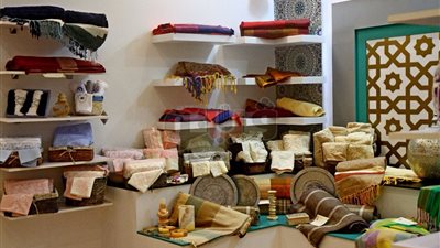 وزيرا التضامن والصناعة يفتتحان المعرض الدولي للحرف اليدوية