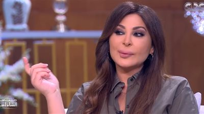 إليسا تكشف عن أول شخص أخبرته بإصابتها بسرطان الثدي (فيديو)