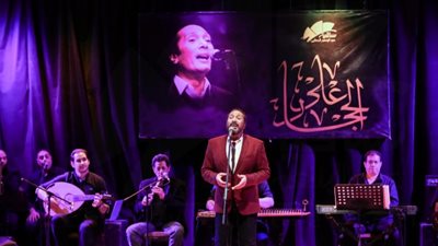 علي الحجار يغرد بأغانيه في ساقية الصاوي (صور)