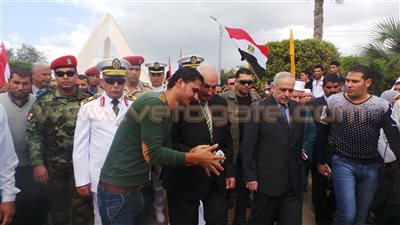 بالصور.. وضع إكليل الزهور على النصب التذكاري لشهداء البرلس