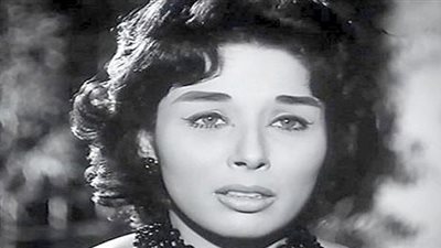 لبنى عبد العزيز ترفض العالمية من أجل السينما المصرية