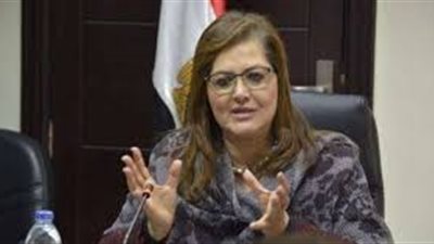 وزيرة التخطيط تصل مطار القاهرة في طريقها إلى مدينة شرم الشيخ