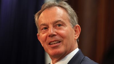 رسائل إلكترونية تكشف علاقة «توني بلير» بالقذافي